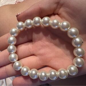 Elegant Pearl Bracelet